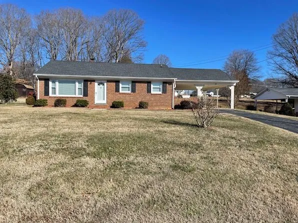 20 Whitten St, Rocky Mount, VA 24151