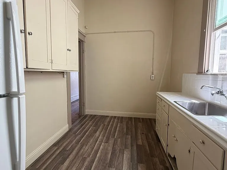41 S San Joaquin St — Photo 4