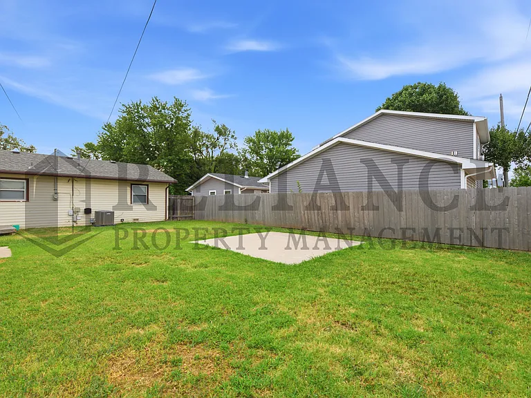 3349 S Vine St — Photo 10