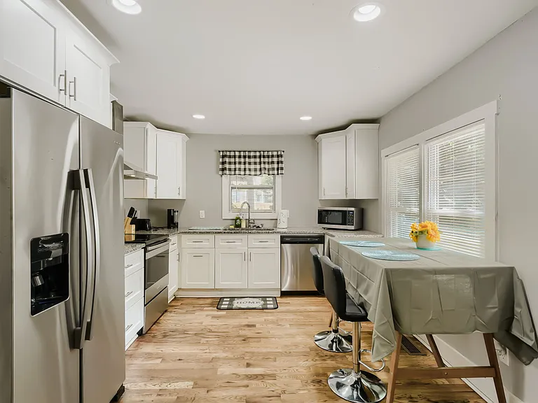 1089 McDaniel St SW — Photo 4