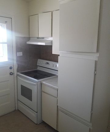 4th image of 4915 Columbus Dr APT 1