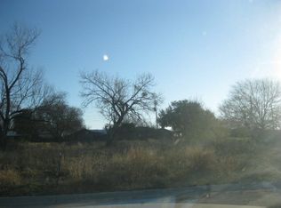 244 Country Club Ln, Uvalde, TX 78801