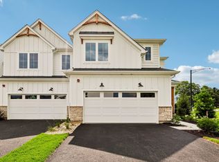 301 Avondale Ln, Lincolnshire, IL 60069