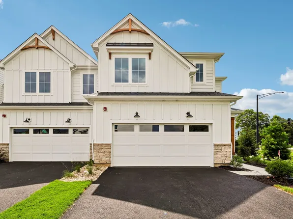 301 Avondale Ln, Lincolnshire, IL 60069