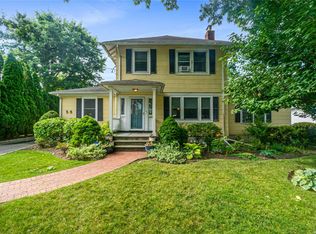 58 Bar Beach Rd, Port Washington, NY 11050