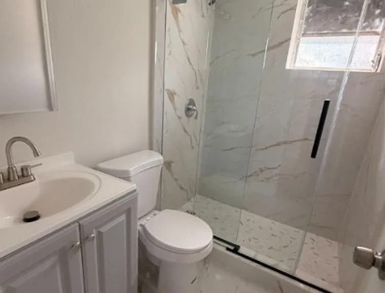 409 SW 8th Ave — Photo 16