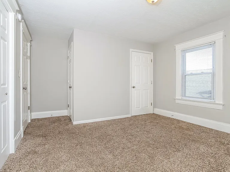 655812_027_bedroom_13136610.jpg