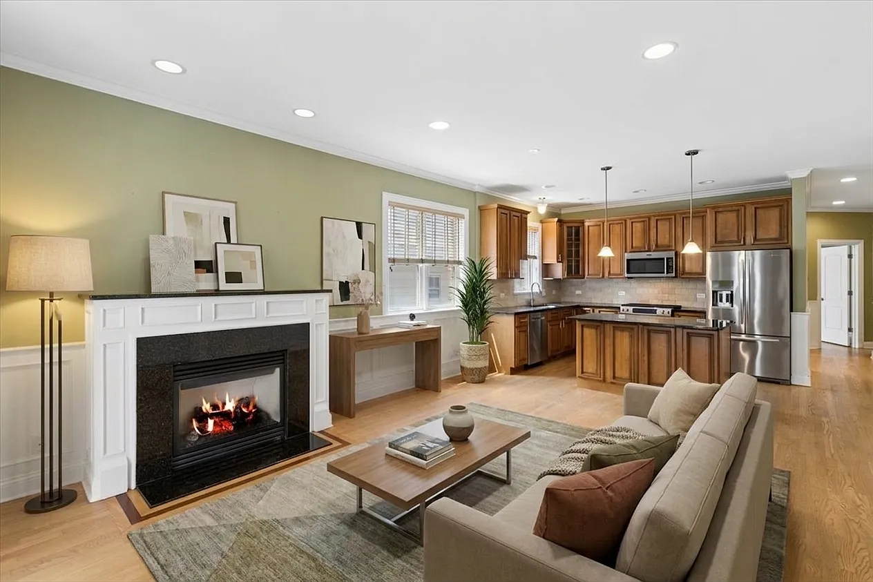 4 bed, 3.5 bath, 2400 sqft, $3,500 — Photo 2