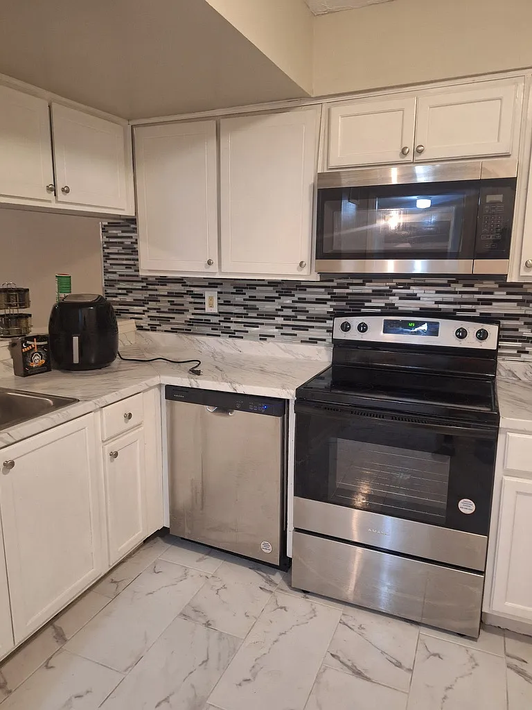 3 bed, 2.5 bath, 1530 sqft, $1,500 — Photo 3