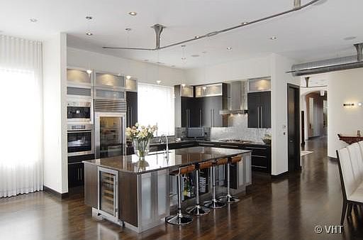 3rd image of 1715 W Ohio St #Penthouse