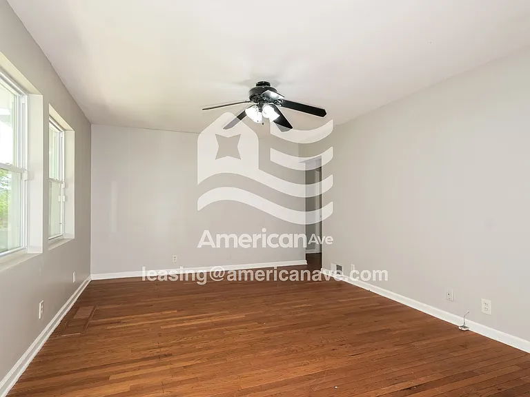 332807_003_living_room_3.jpg