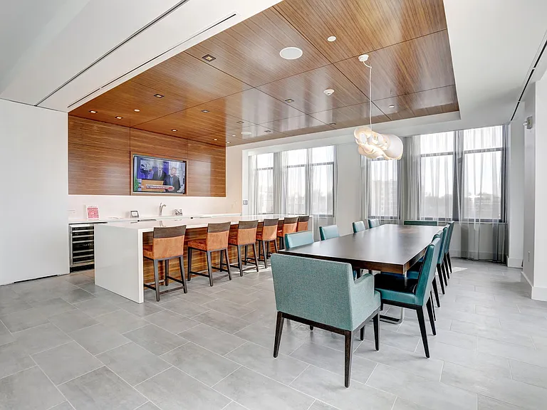 Solaire 7077 Woodmont — Photo 10