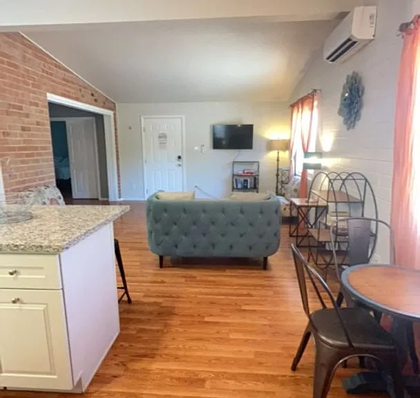 1150 E Waverly St — Photo 5