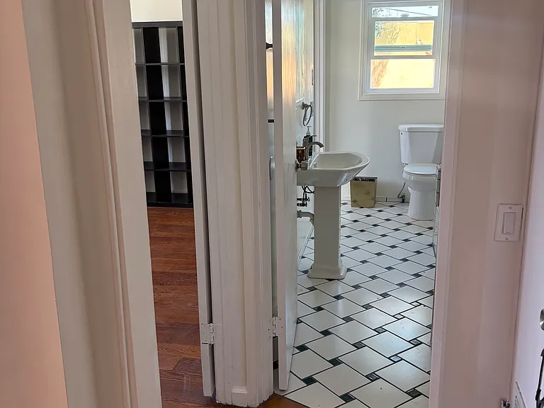 434 N Lake St #4 — Photo 7