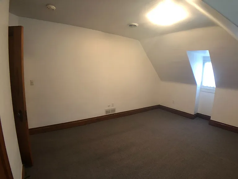598 E Maiden St — Photo 6