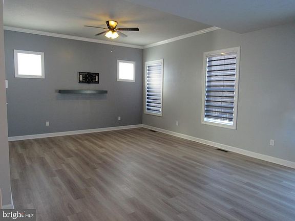 4th image of 133 Oxford Blvd