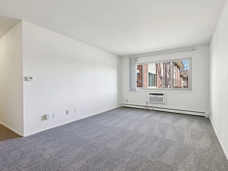 Mayfair Apartments — Photo 42