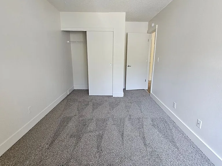 Beverly Grove Apartments — Photo 23