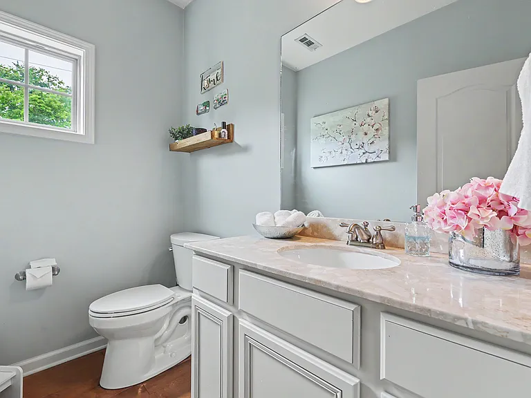 1147 Looking Glass Ln — Photo 17