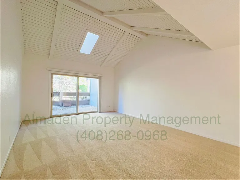 6082 Montgomery Ct — Photo 3