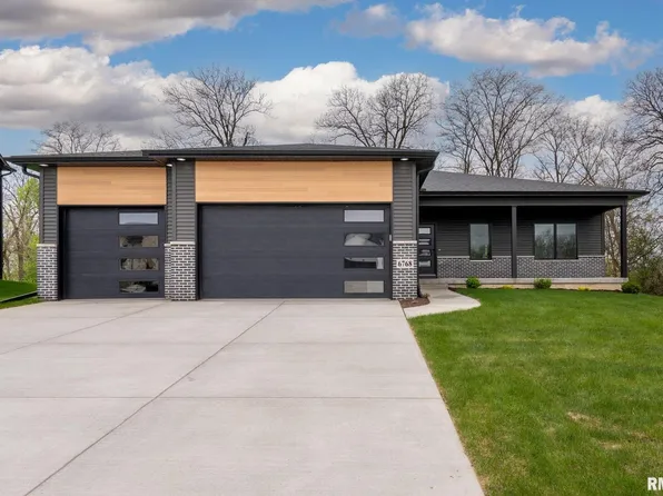6768 Saint Marie Ct, Bettendorf, IA 52722