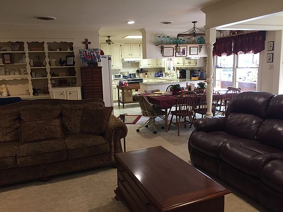 Great room looking into kitc