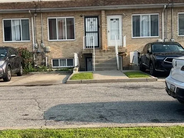 22 Spirit Ln, Staten Island, NY 10303