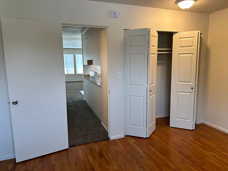 340 4th Ave E — Photo 9