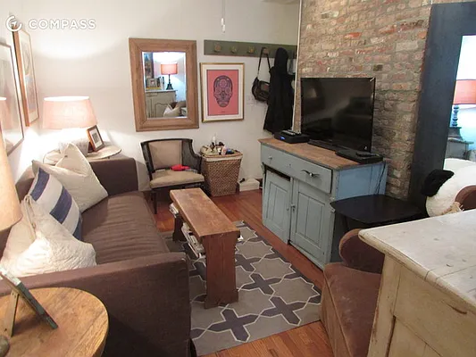 Rented by Compass | media 24