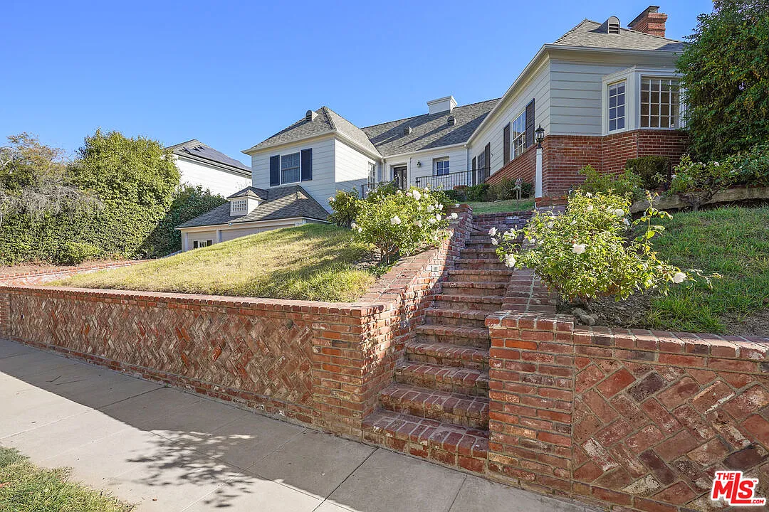 4 bed, 5.5 bath, 3262 sqft, $15,500 — Photo 1