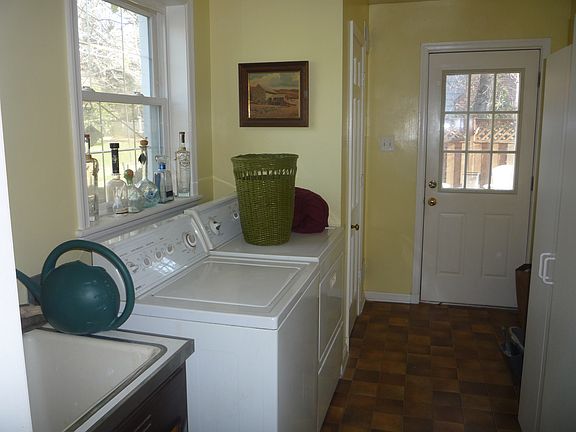 laundry/mud room