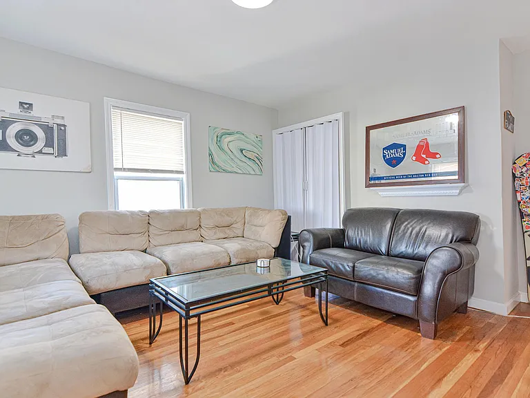 256 W 6th St #2 — Photo 2