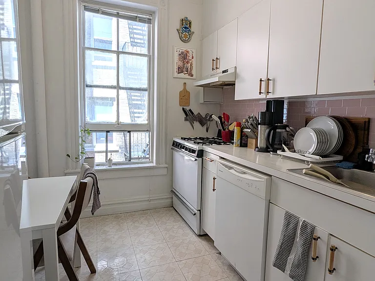 646 W End Ave #4C — Photo 9