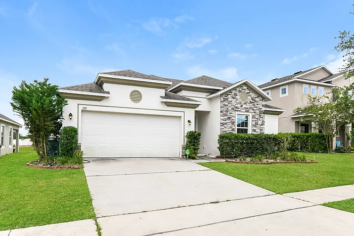 252 Milestone Dr — Photo 2
