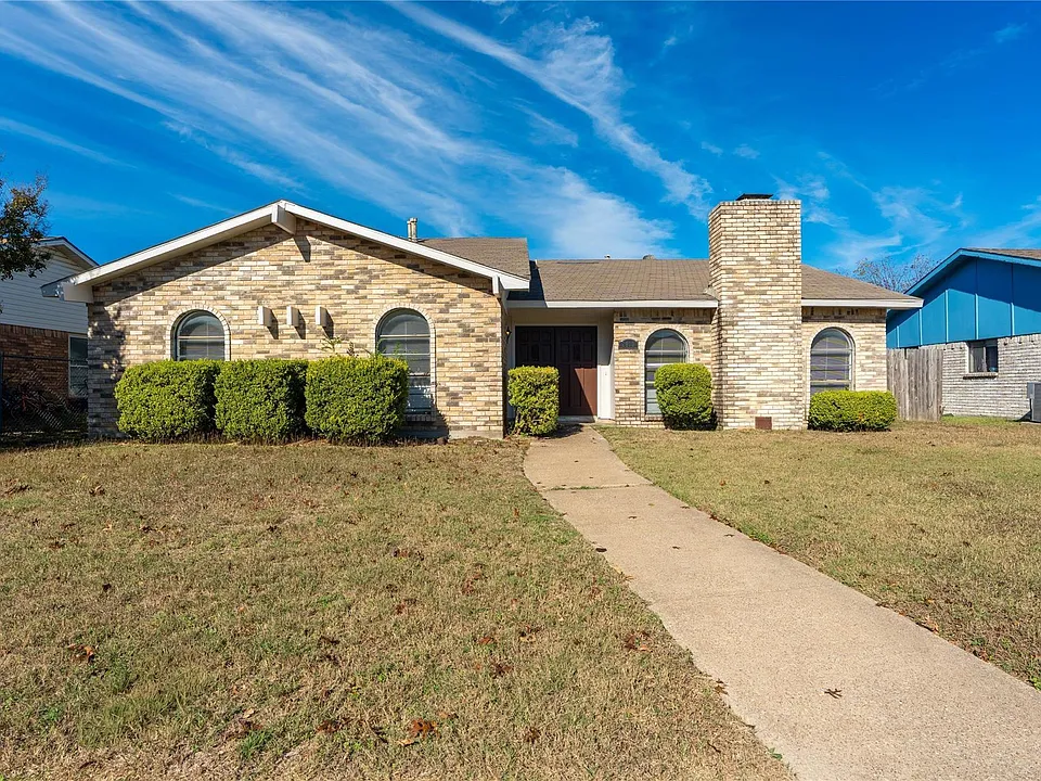 2913 Landershire Ln