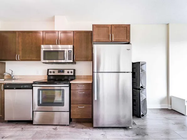 30 Brentwood Cmn NW #511, Calgary, AB T2L 2L8