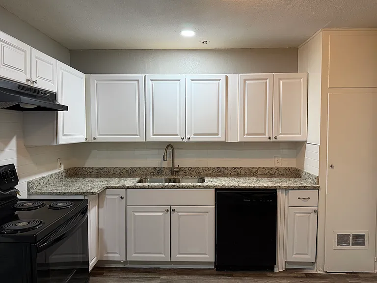 2506 Normont Cir — Photo 5