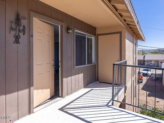 2nd image of 450 PALM Drive