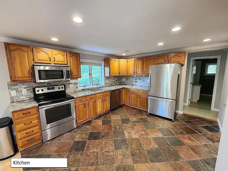 4 bed, 2900 sqft, $4,400 — Photo 1