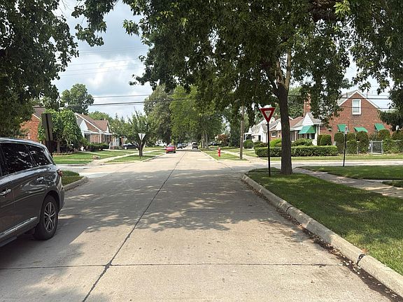 5th image of 12972 Ward St