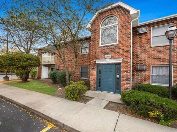 1384 Cunat Ct APT 2A, Lake In The Hills, IL 60156