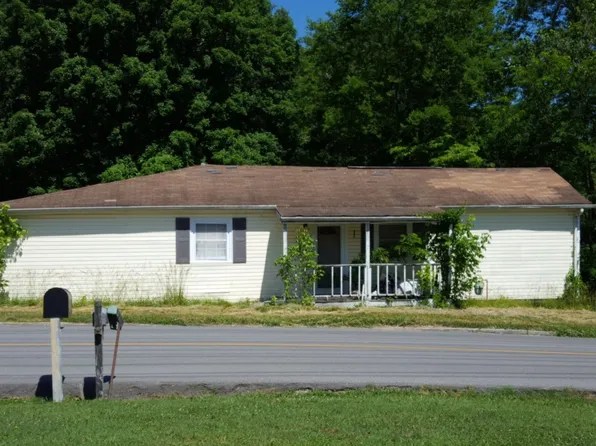 203 High School St, Charlotte, TN 37036