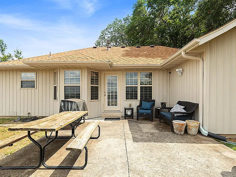 1951 W Lennox Dr — Photo 13