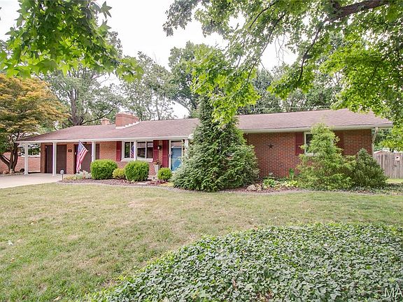 3rd image of 4805 Chateau Dr