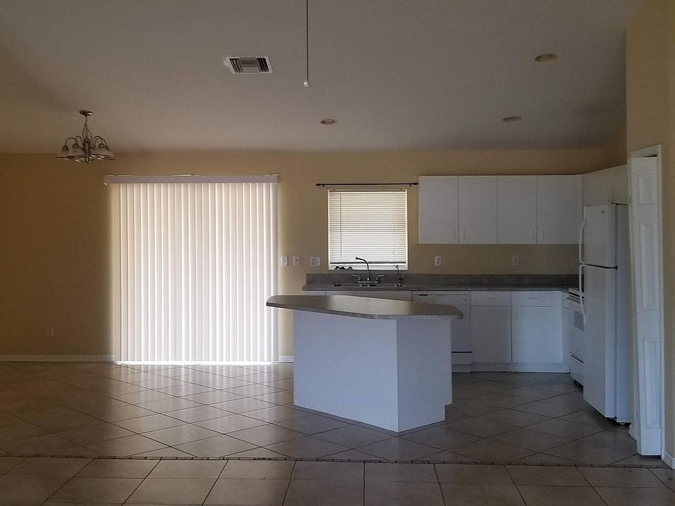 2nd image of 1010 NE 10th Ter