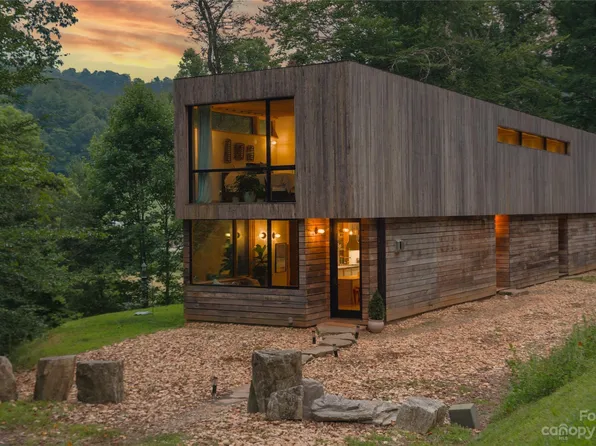 126 Julia Cove Rd, Mars Hill, NC 28754