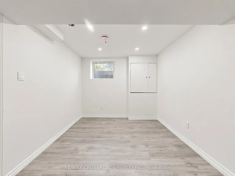 1496 Simcoe St N — Photo 35