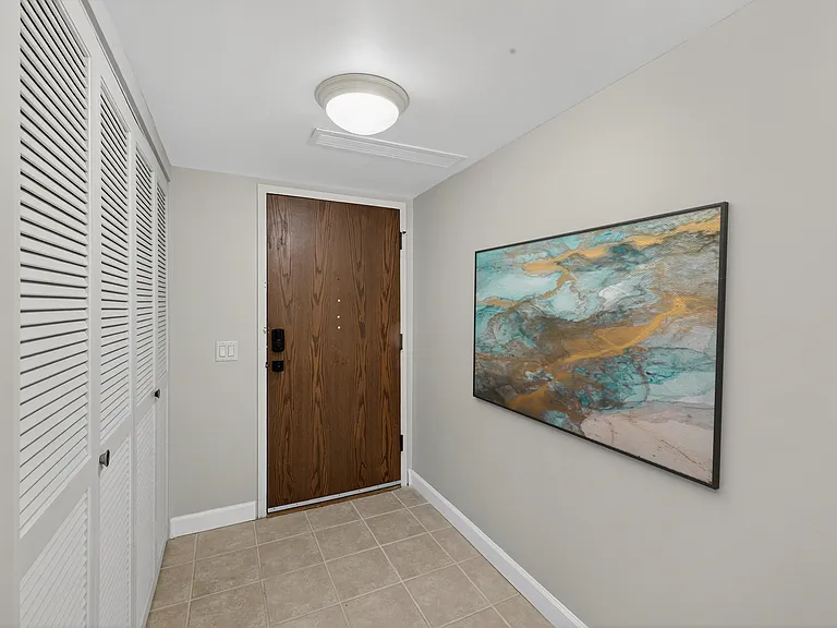 207 5th Ave SW #202 — Photo 5