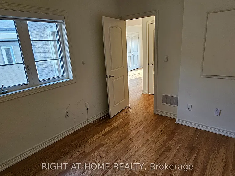 9430 Bayview Ave #UPPER — Photo 14