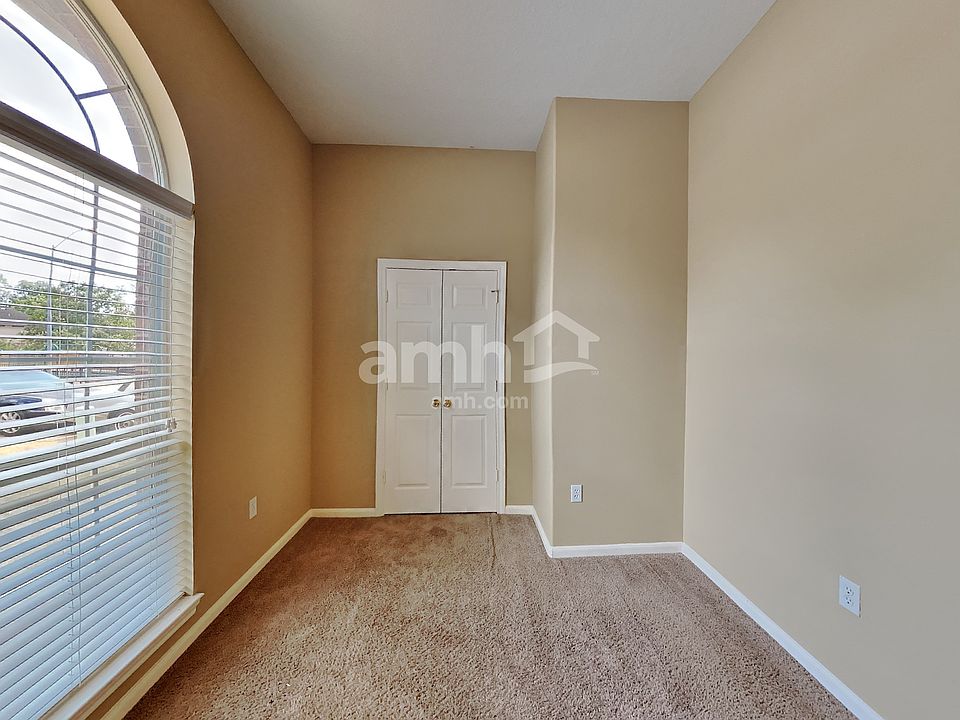 1st image of 1006 Oak Glen Dr